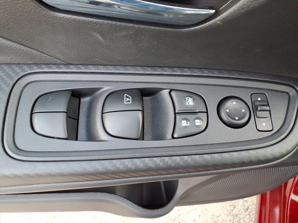2025 Nissan Versa Sedan SV - Photo 14