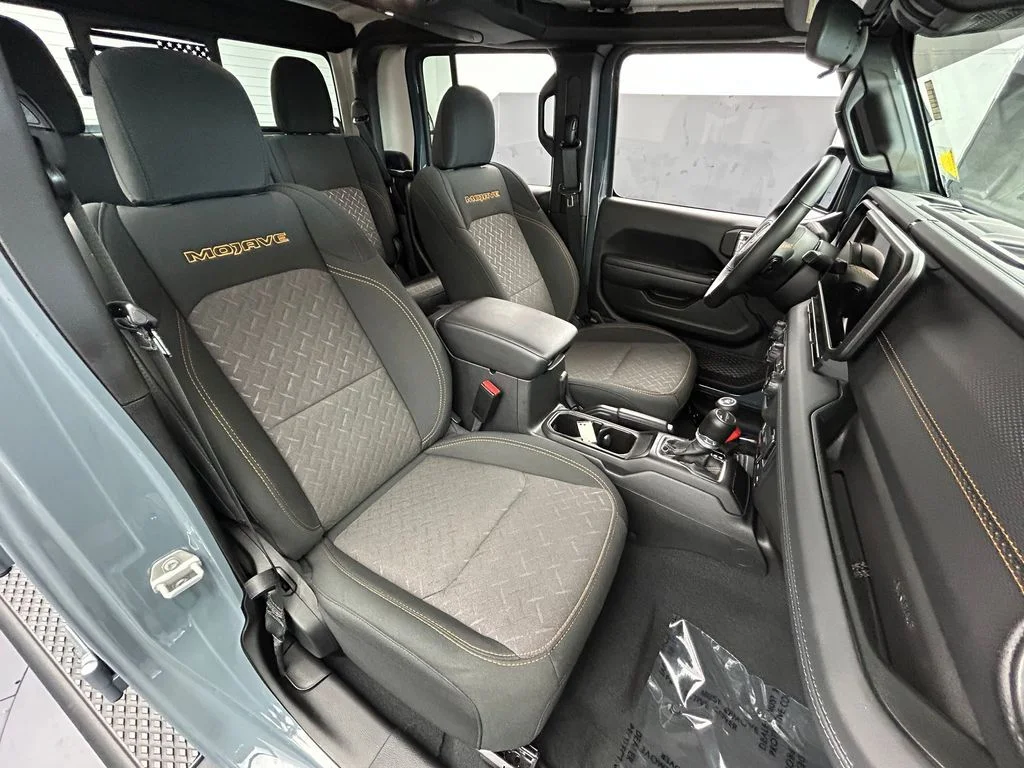 Used 2024 Anvil Clear Coat Jeep Mojave image 15