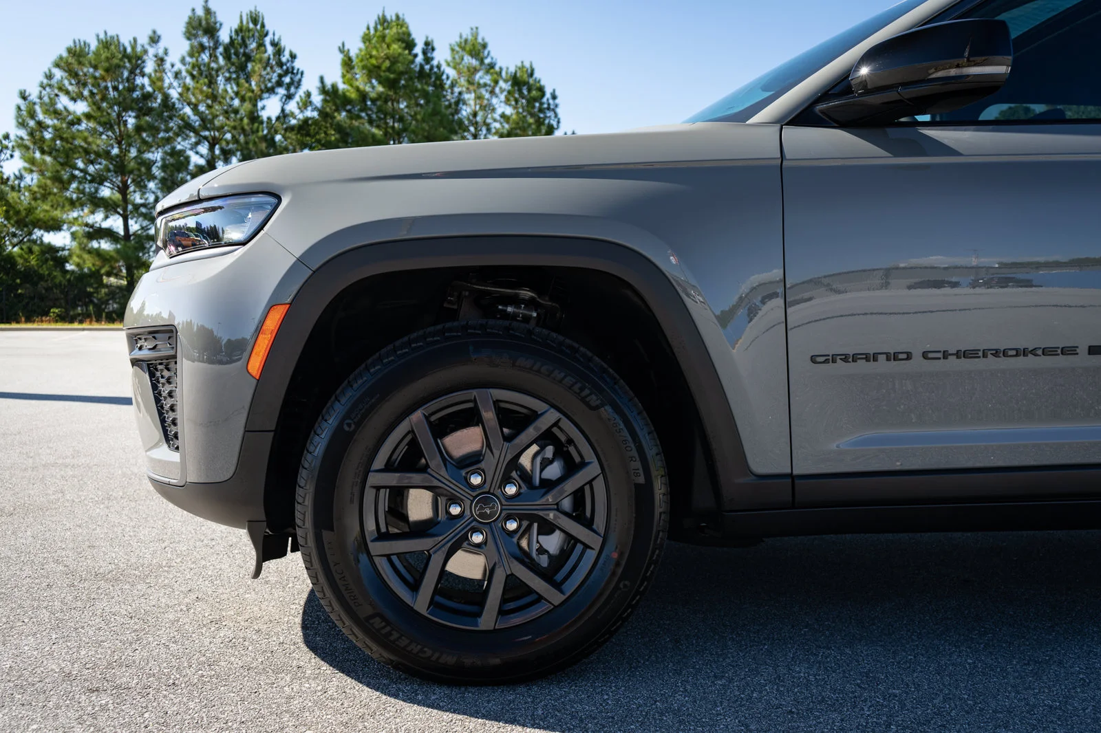 New 2027 Sting-Gray Clearcoat Jeep Altitude image 4