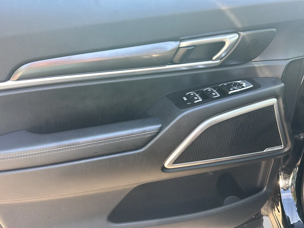 Used 2025 Black Kia S image 24