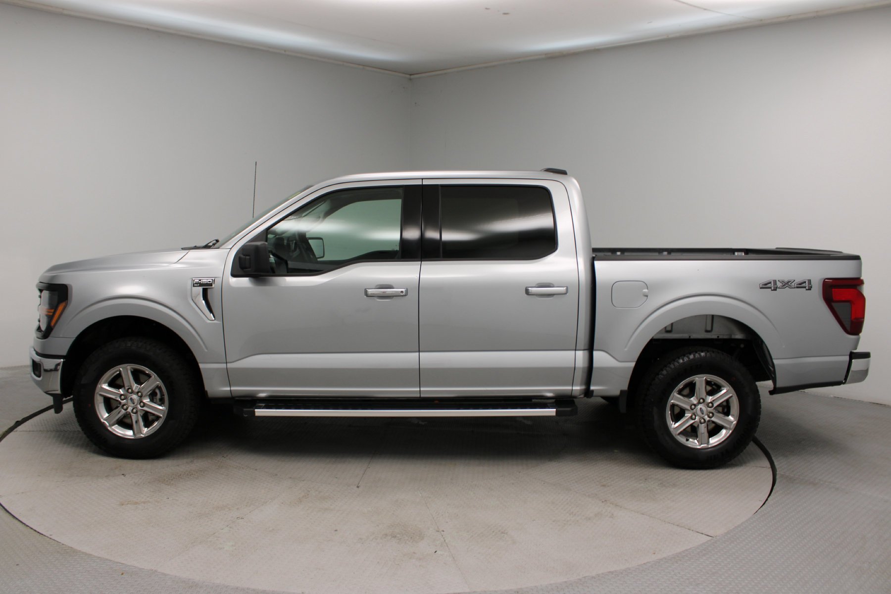 Used 2025 ICONIC SILVER METALLIC Ford XLT 4WD SuperCrew 5.5