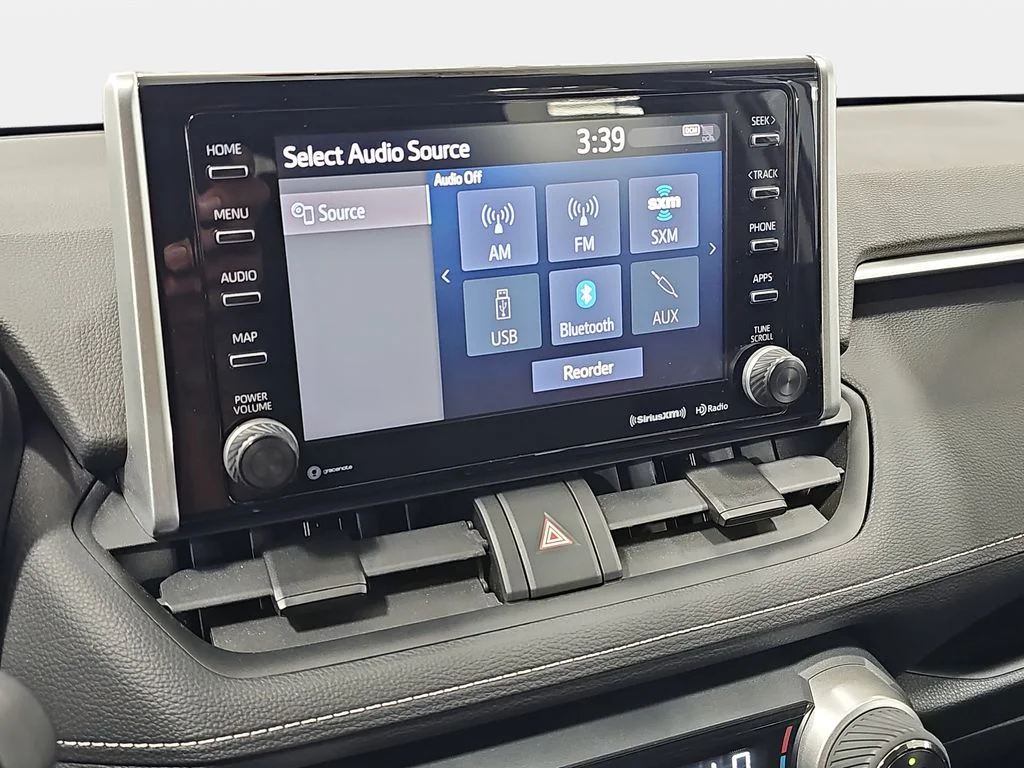 Used 2019 White Toyota XLE image 23