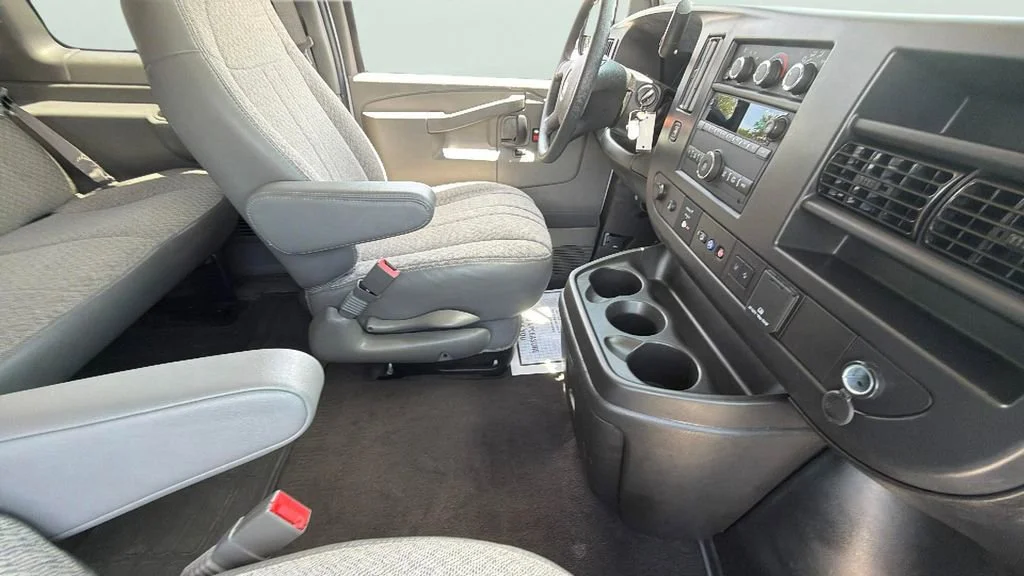 Used 2025 Summit White Chevrolet 1LT image 34