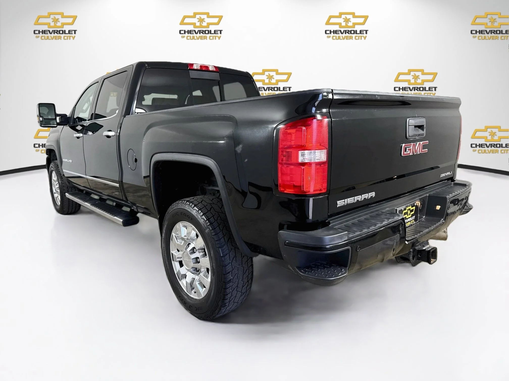 Used 2018 ONYX BLACK GMC Denali image 6