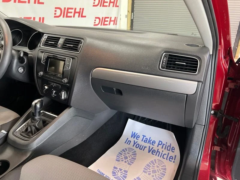 Used 2018  Volkswagen 1.4T S image 13