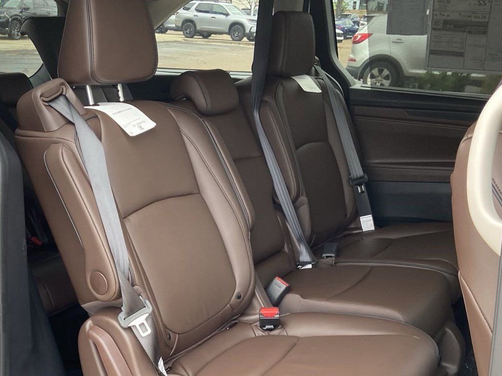 New 2026 Platinum White Pearl Honda Touring image 17