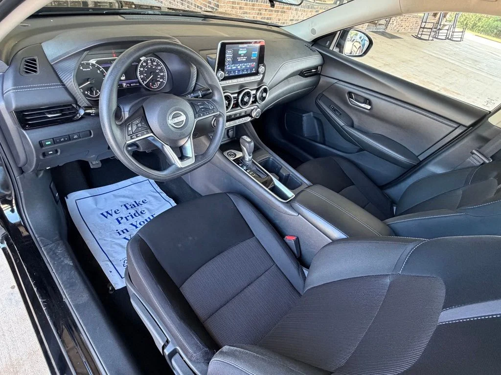 Used 2025 Super Black Nissan SV image 3