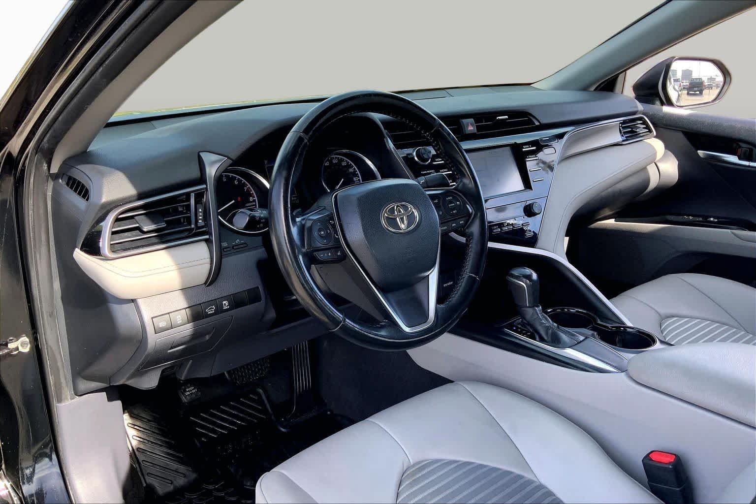 Used 2019 Midnight Black Metallic Toyota SE image 17