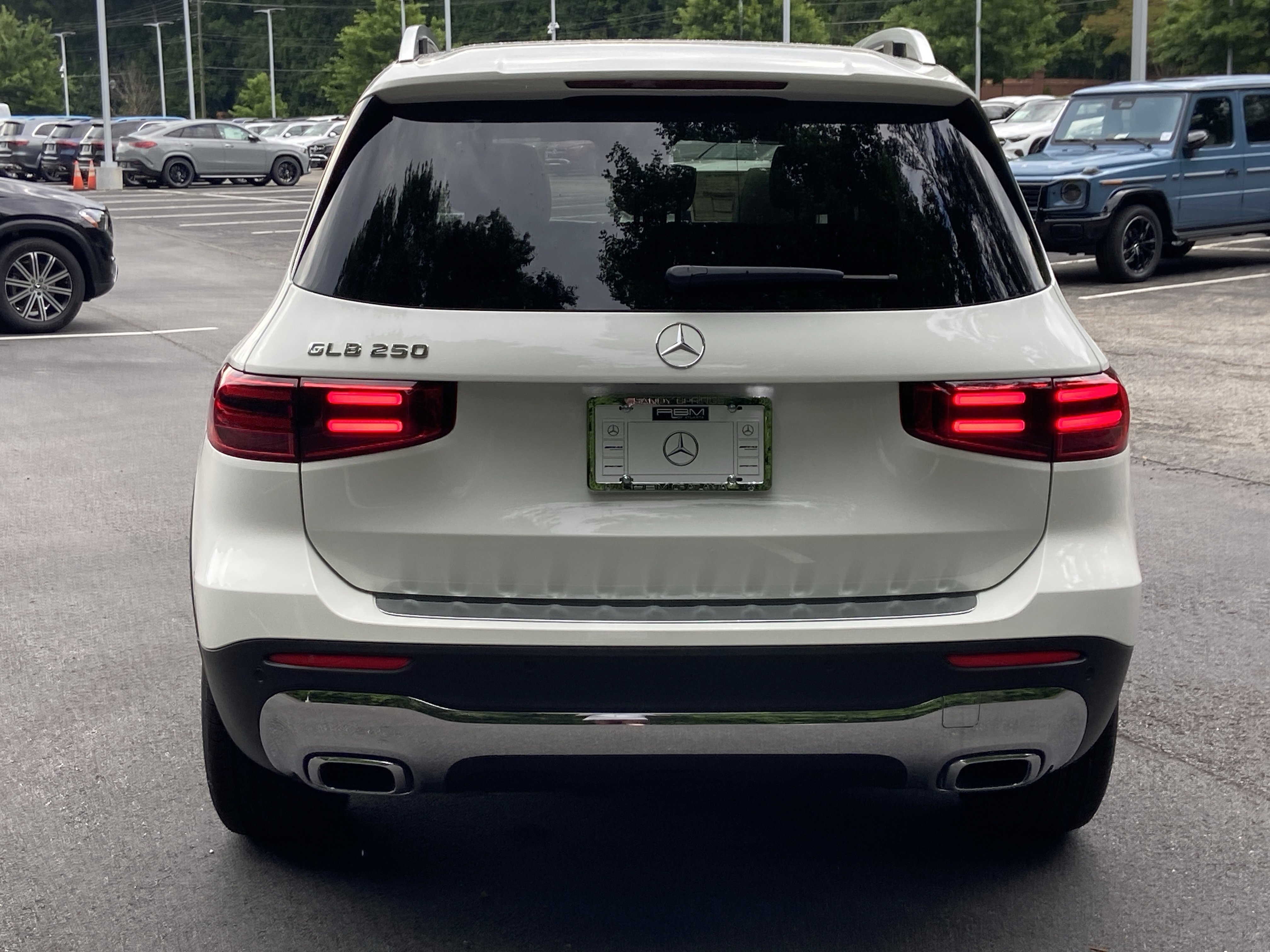 New 2026 Polar White Mercedes-Benz GLB 250 SUV image 7