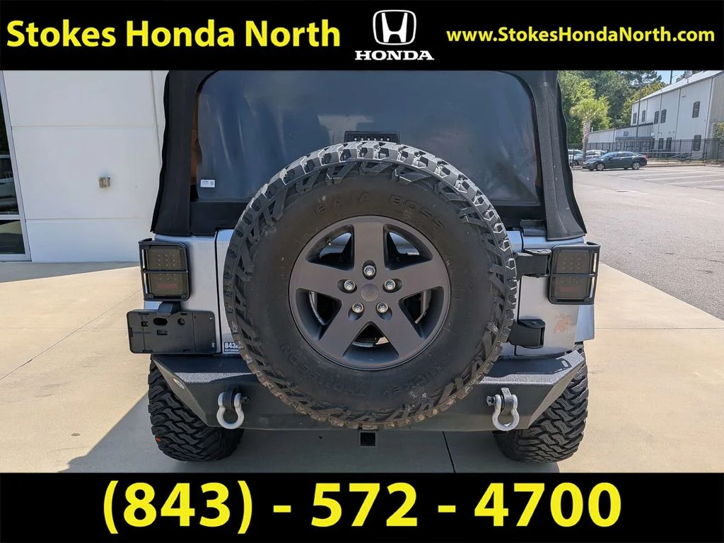 Used 2016 Silver Jeep Unlimited Sport S image 7