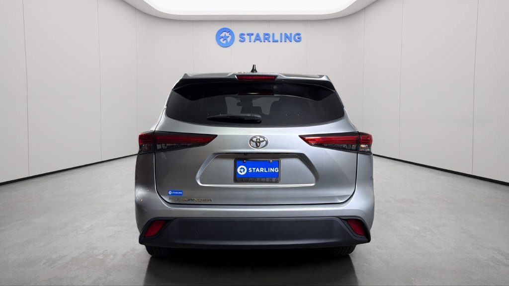 Used 2022 Silver Toyota L image 7