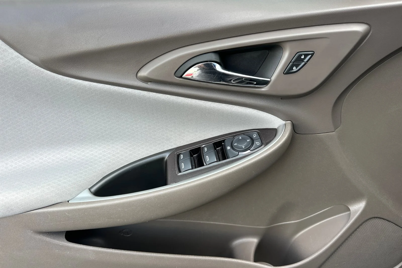 Used 2024 Sterling Gray Metallic Chevrolet LT image 12