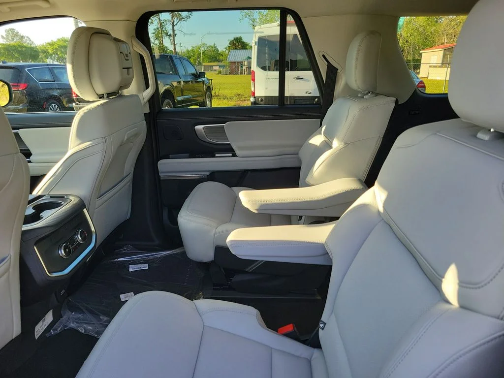 New 2026 Dark Matter Gray Metallic Ford MAX Platinum® image 25