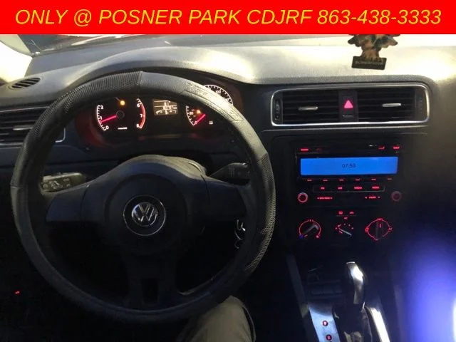 Used 2011 Black Volkswagen 2.5L SE image 3