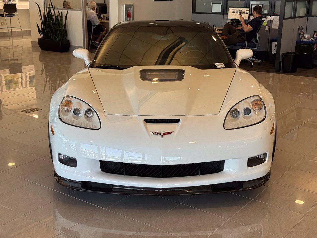 Used 2010 ARCTIC WHITE Chevrolet ZR1 w/1ZR image 7
