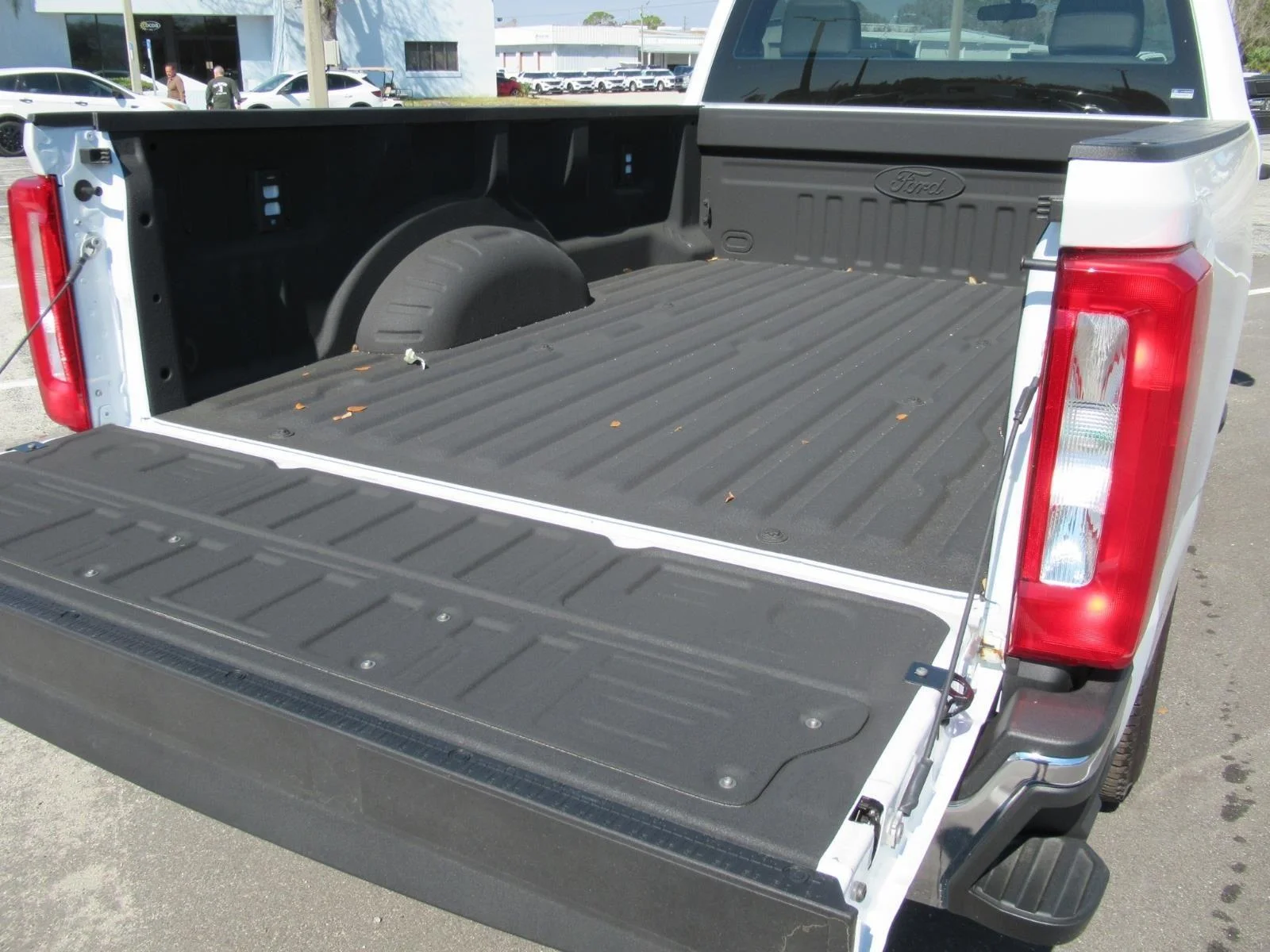New 2024 Oxford White Ford F-250® XL image 9
