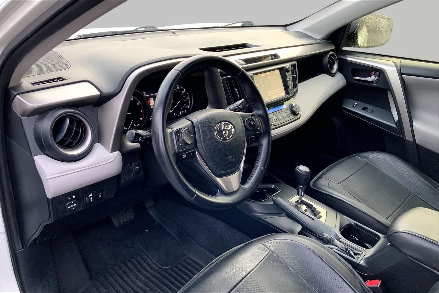 Used 2017 Super White Toyota XLE image 17