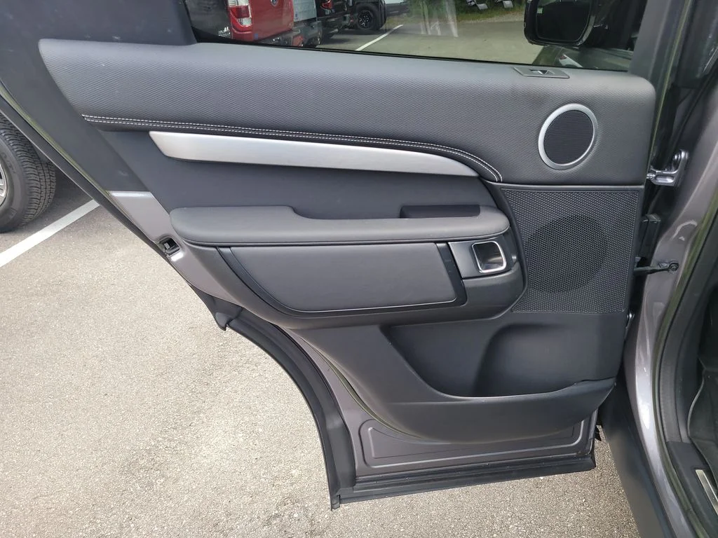 Used 2023 Gray Land Rover S R-Dynamic image 11