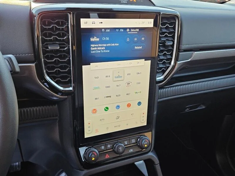 New 2025 Oxford White Ford LARIAT® image 18