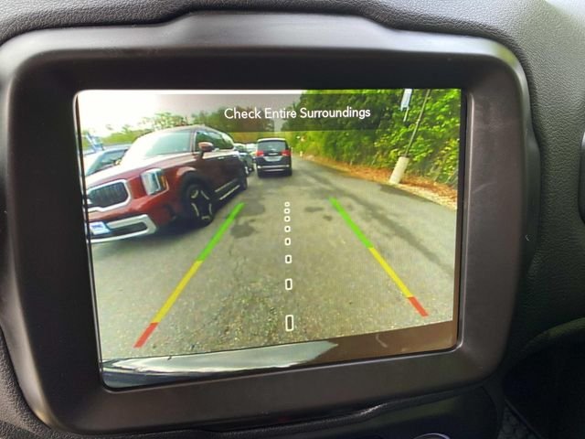 Used 2023 Black Clearcoat Jeep Latitude image 9