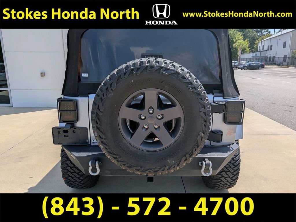 Used 2016 Silver Jeep Unlimited Sport S image 7