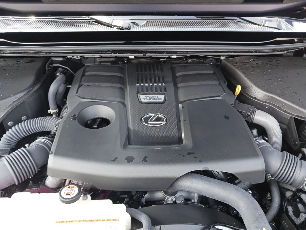 Used 2025  Lexus 550 Luxury image 14