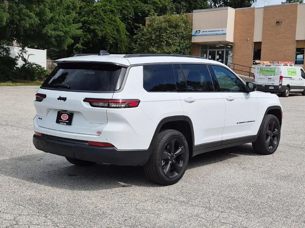 Used 2026 White Jeep Limited image 3