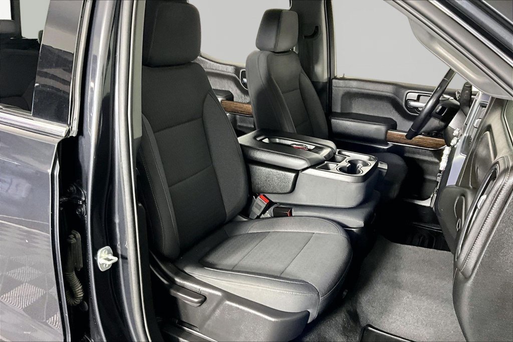 Used 2020 Black GMC SLE image 28