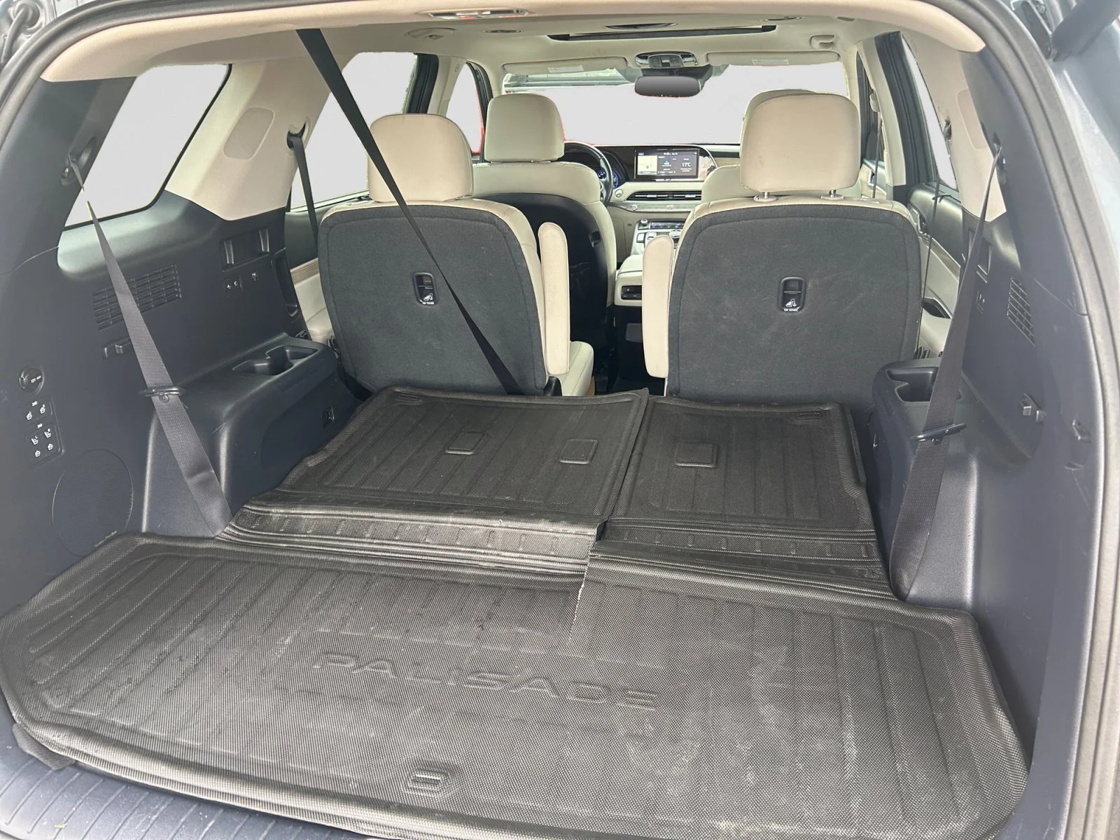 Used 2020 Gray Hyundai Luxury AWD image 10