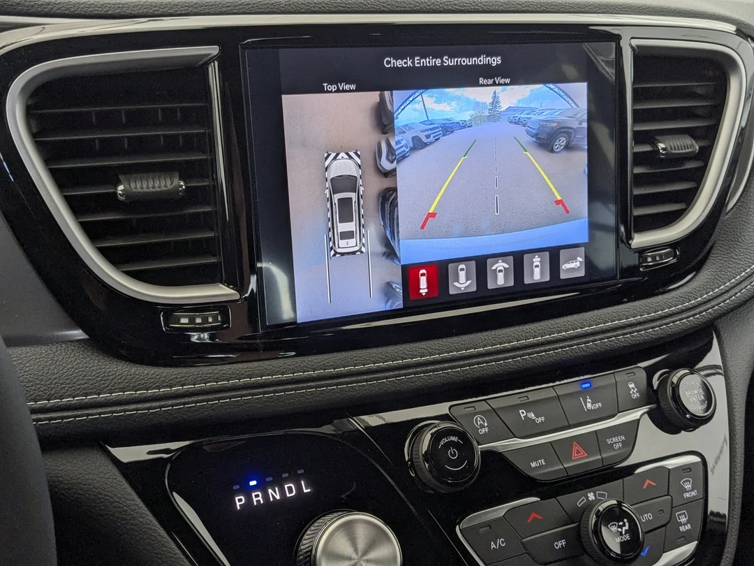 New 2026 White Chrysler Select - - AWD - 3.6L Pentastar V6 - Adaptive Cruise Control - Blind Spot Monitor & More! image 23