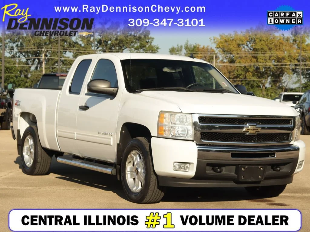 Used 2010 SUMMIT WHITE Chevrolet LT image 1