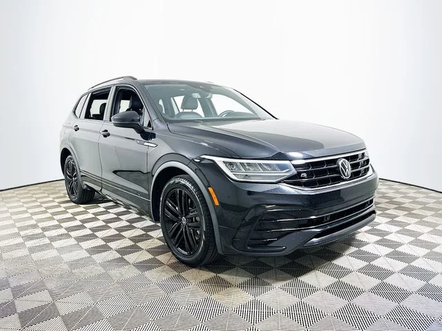 Pre-Owned 2022 Volkswagen Tiguan 2.0T SE R-Line Black