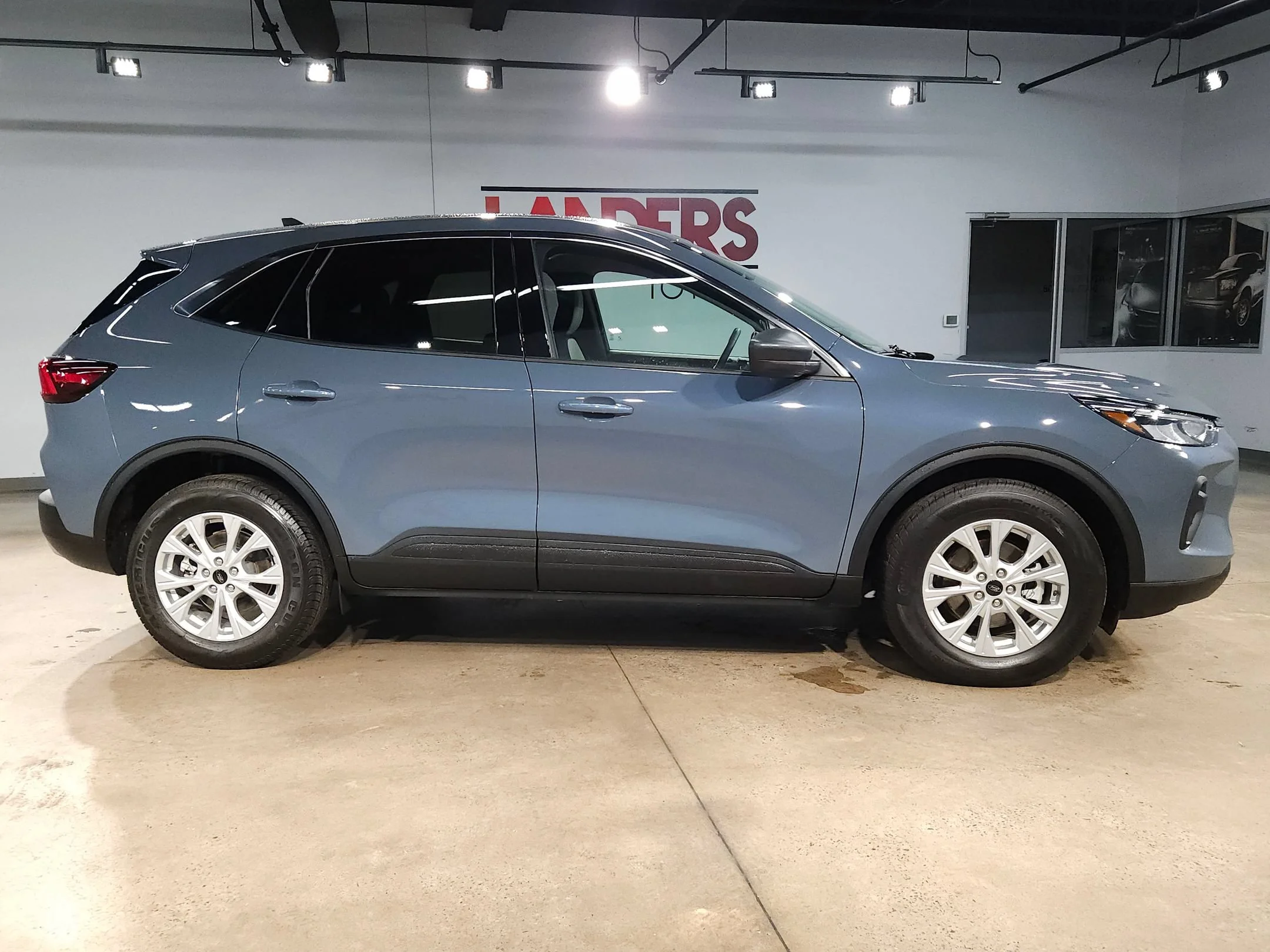 Used 2024 Vapor Blue Metallic Ford Active image 8