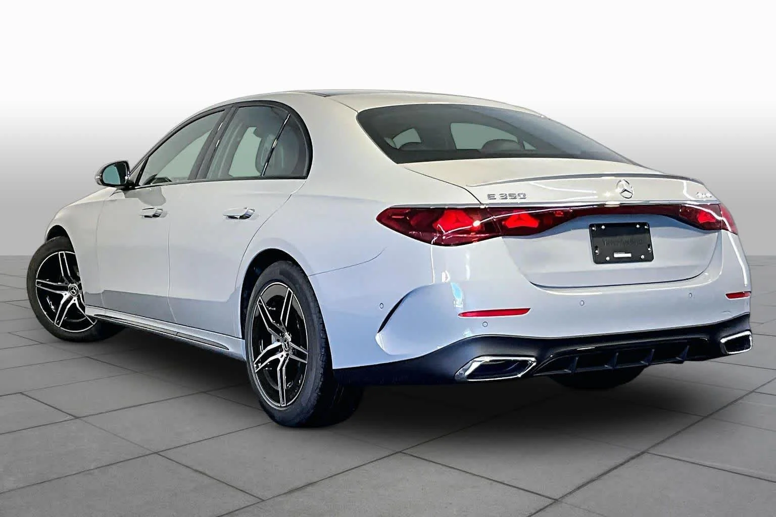 New 2026 MANUFAKTUR Alpine Grey Mercedes-Benz E 350 image 3