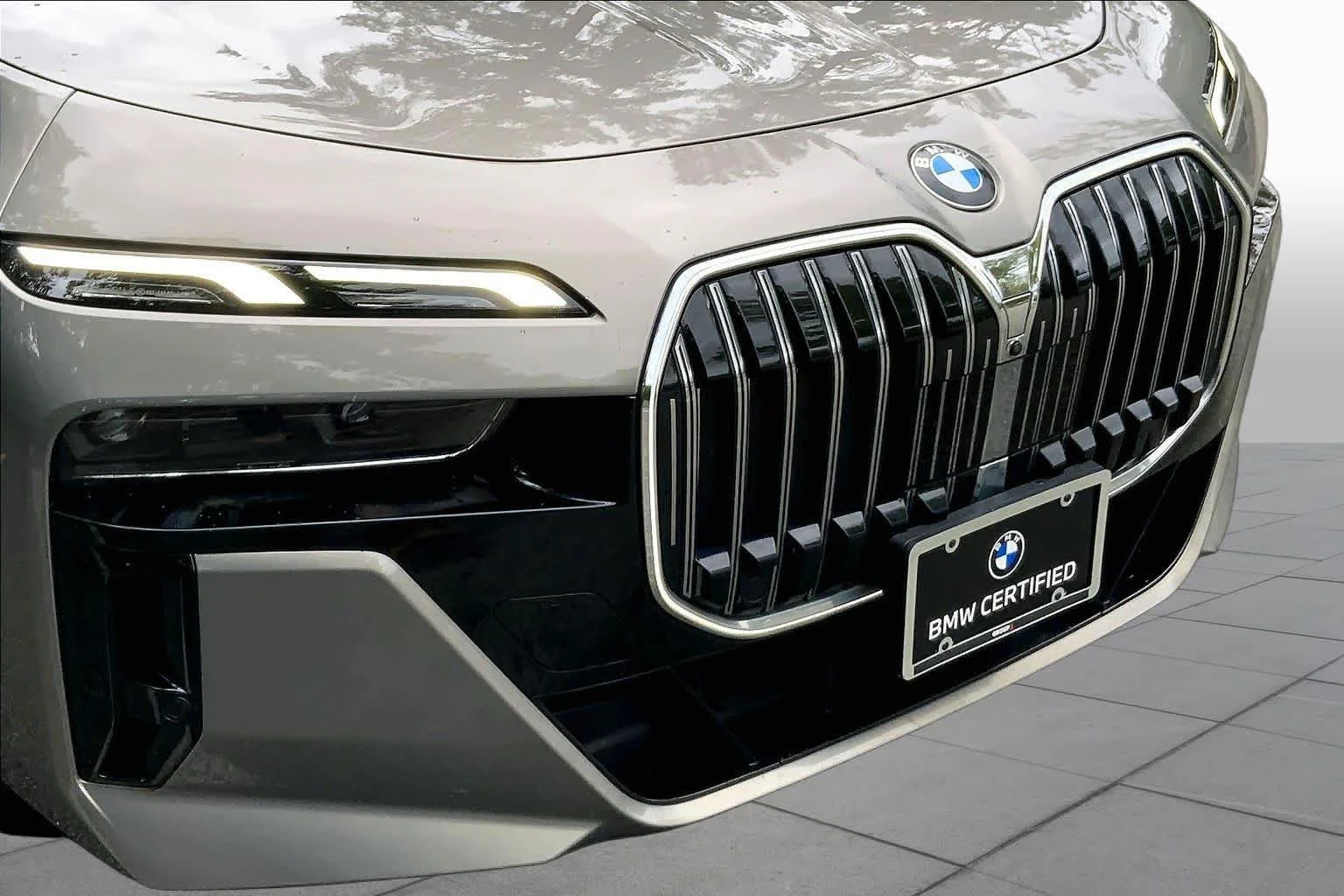 Certified Used 2023 Oxide Grey Met BMW 760i xDrive image 29