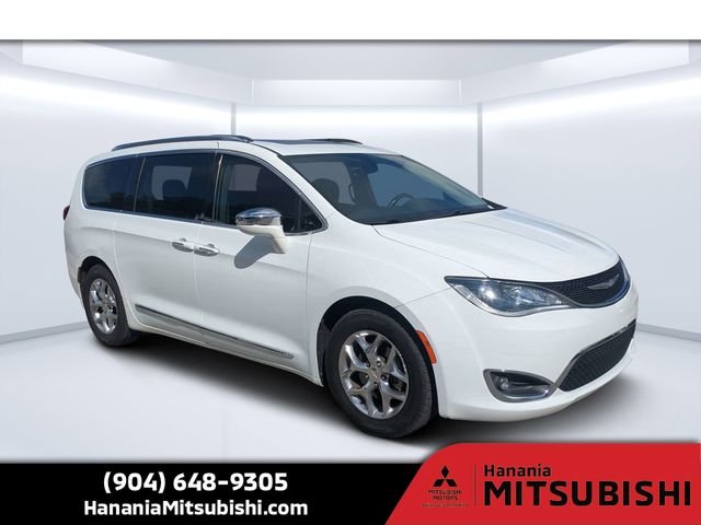 2017 Chrysler Pacifica Limited's photo