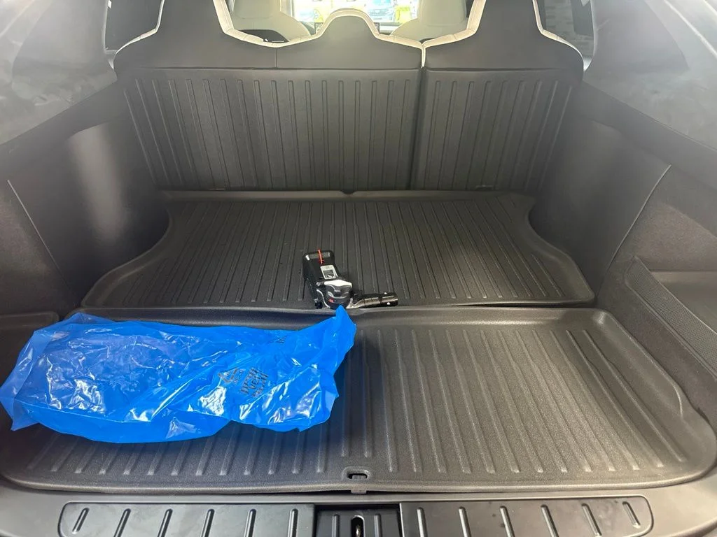 Used 2022 Solid Black Tesla Base image 21