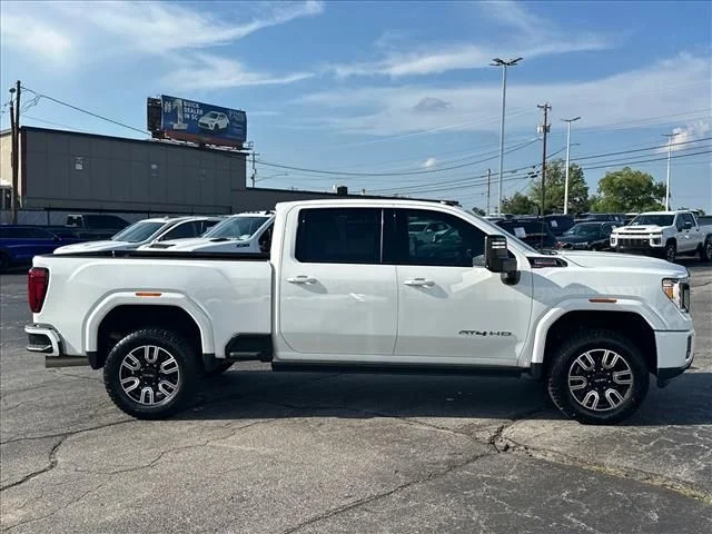 Used 2022 White GMC AT4 image 12