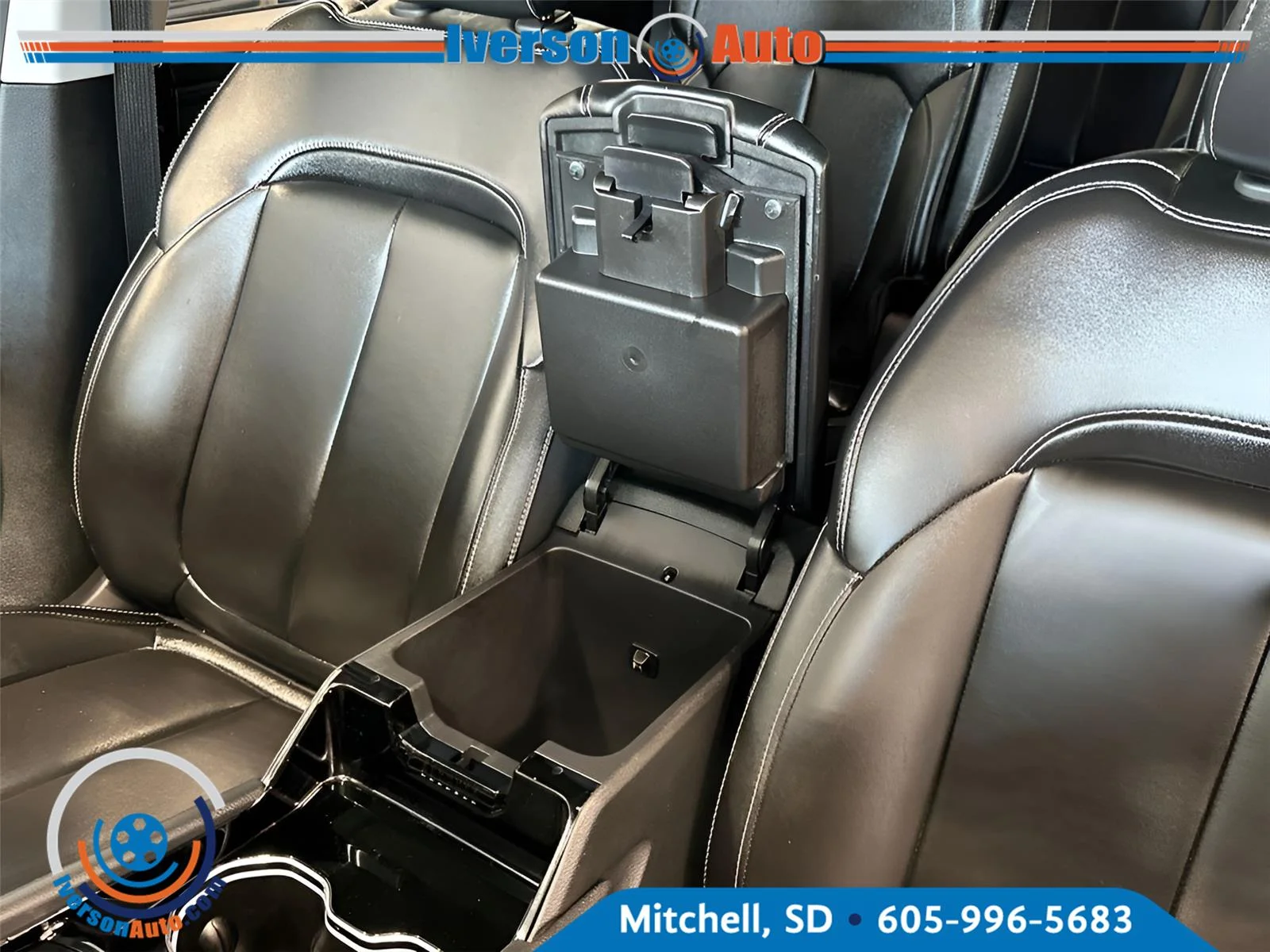 Used 2023 Diamond Black Crystal Pearlcoat Jeep Limited image 25