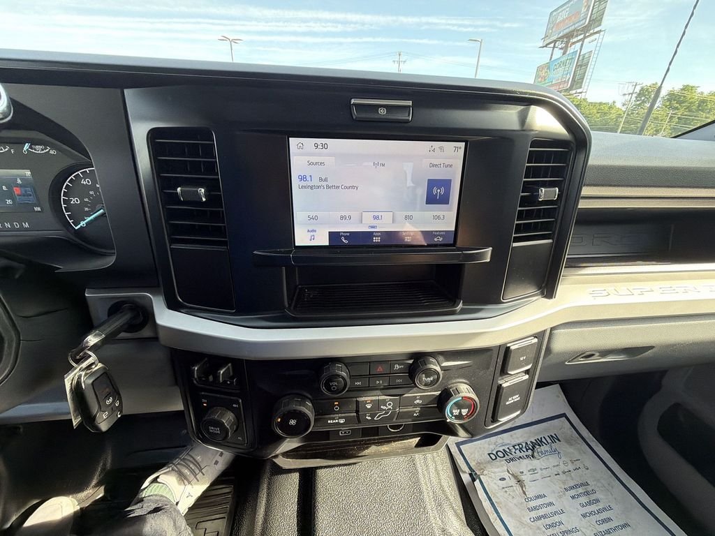Used 2025 White Ford XL image 23