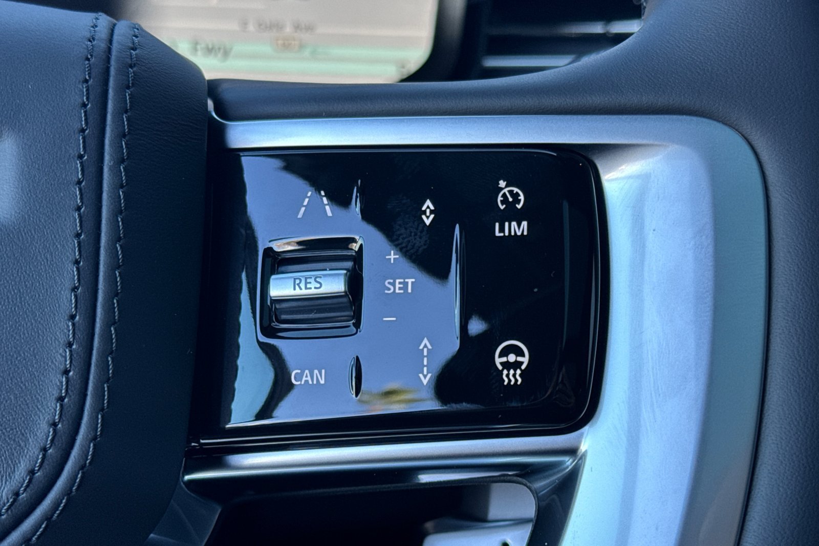 New 2027 Carpathian Grey Land Rover SE image 29