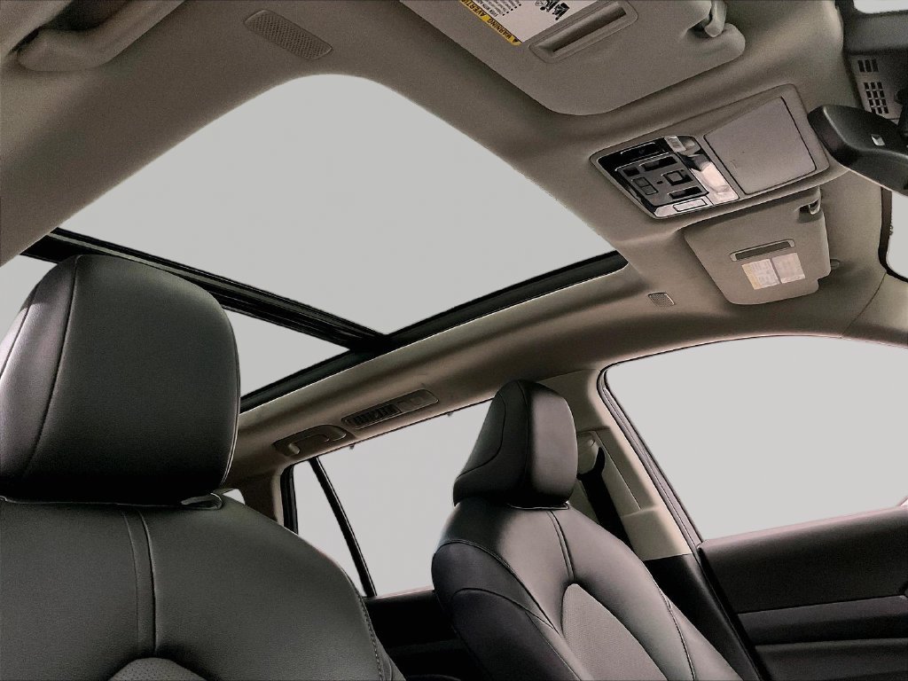 Used 2025 White Toyota XLE image 27