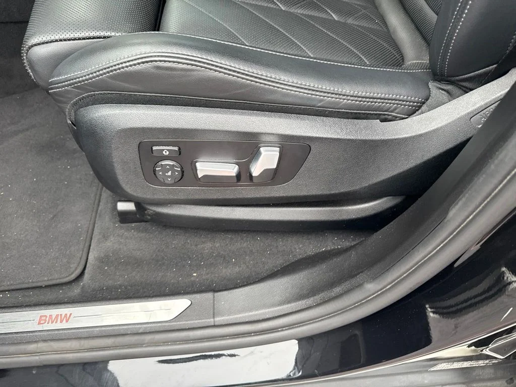 Used 2024 Black BMW sDrive40i image 2