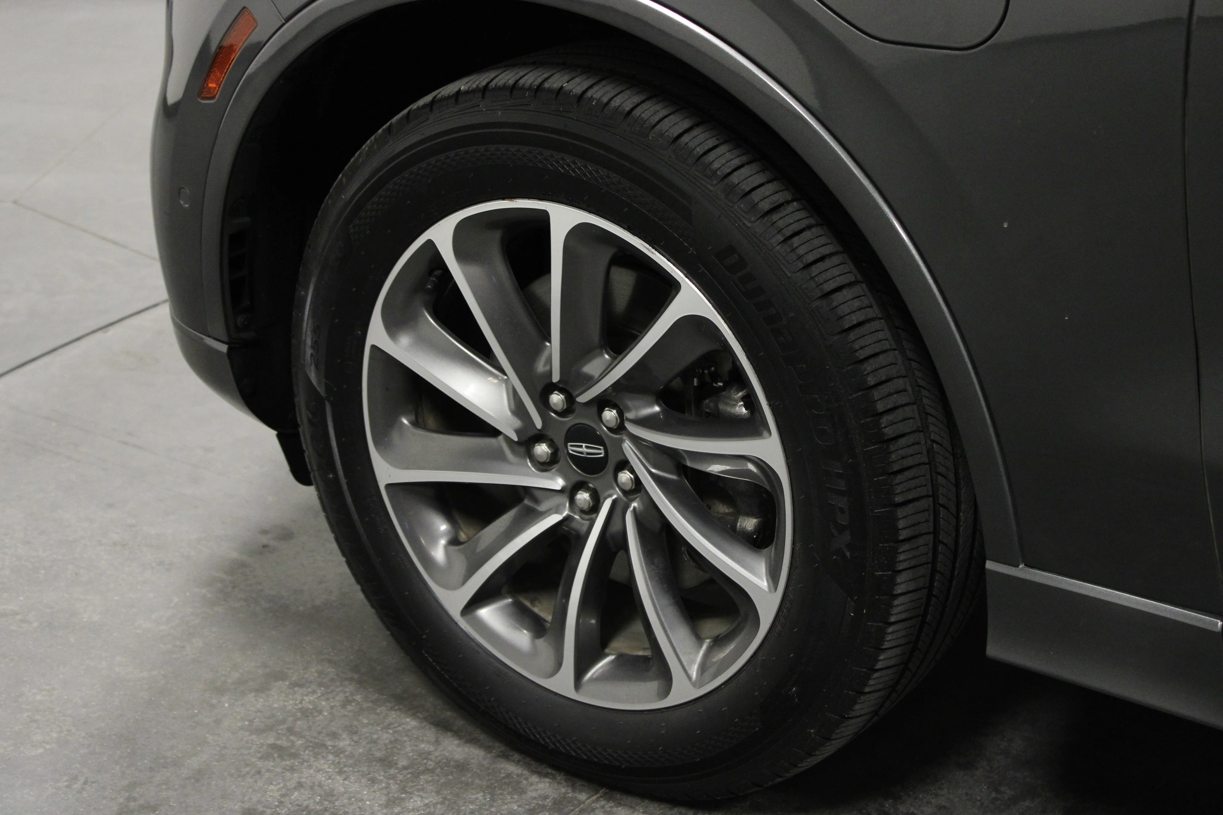 Used 2020 Magnetic Gray Lincoln Grand Touring image 10