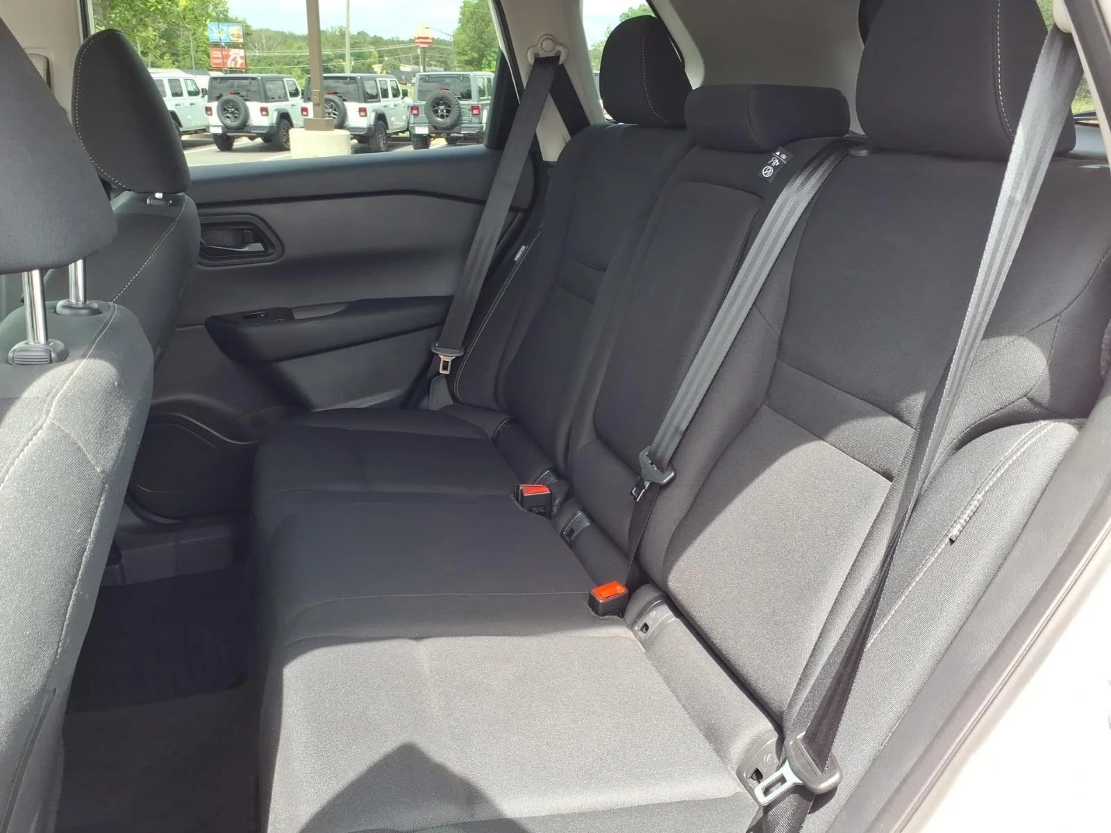 Used 2025 Glacier White Nissan S image 18