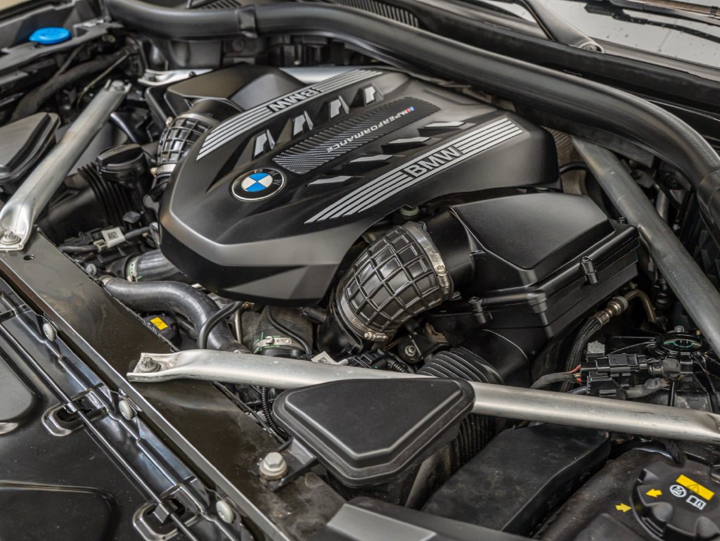 Used 2020 Black Sapphire Metallic BMW M50i image 53