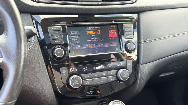 Used 2018 Orange Nissan SL image 17