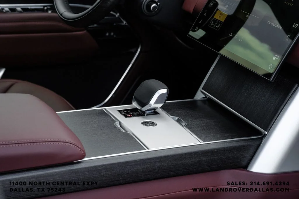New 2026 Fuji White Land Rover SE image 29