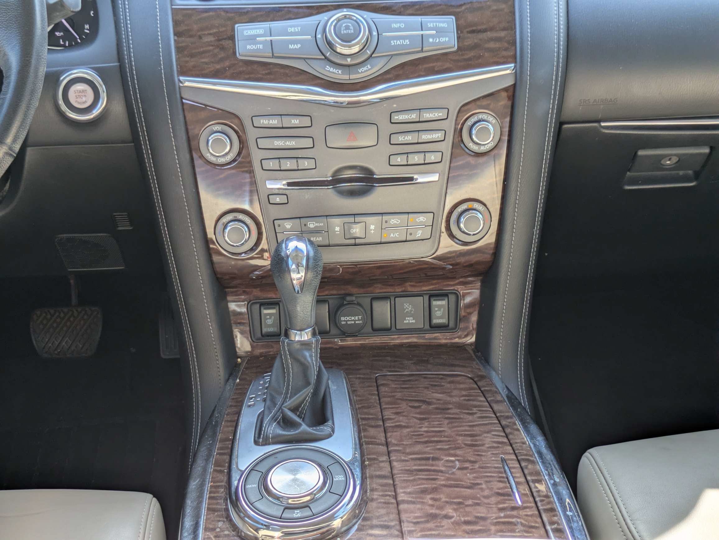 Used 2017 White Nissan SL image 17
