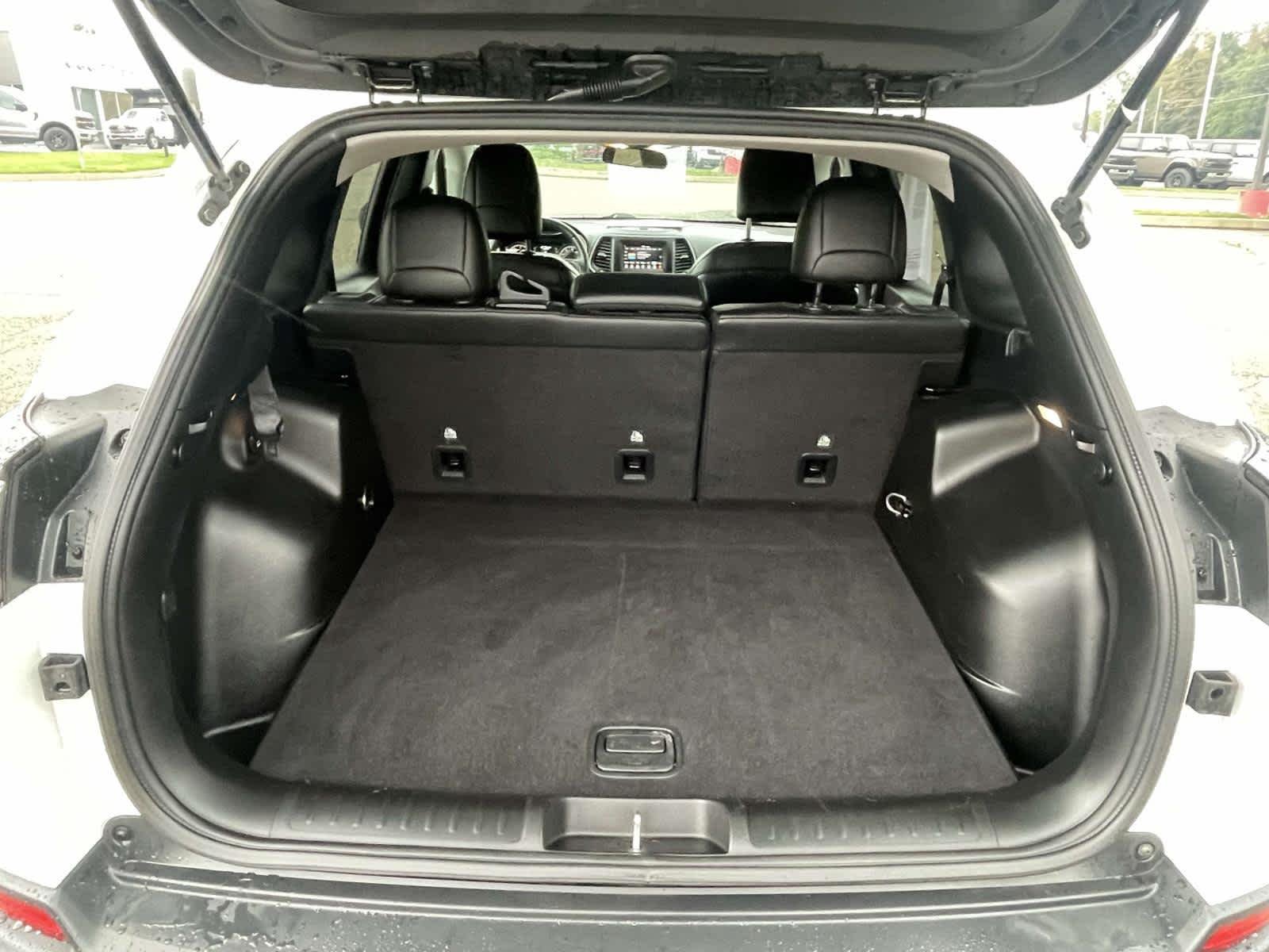 Used 2019 Bright White Clearcoat Jeep Latitude Plus image 21